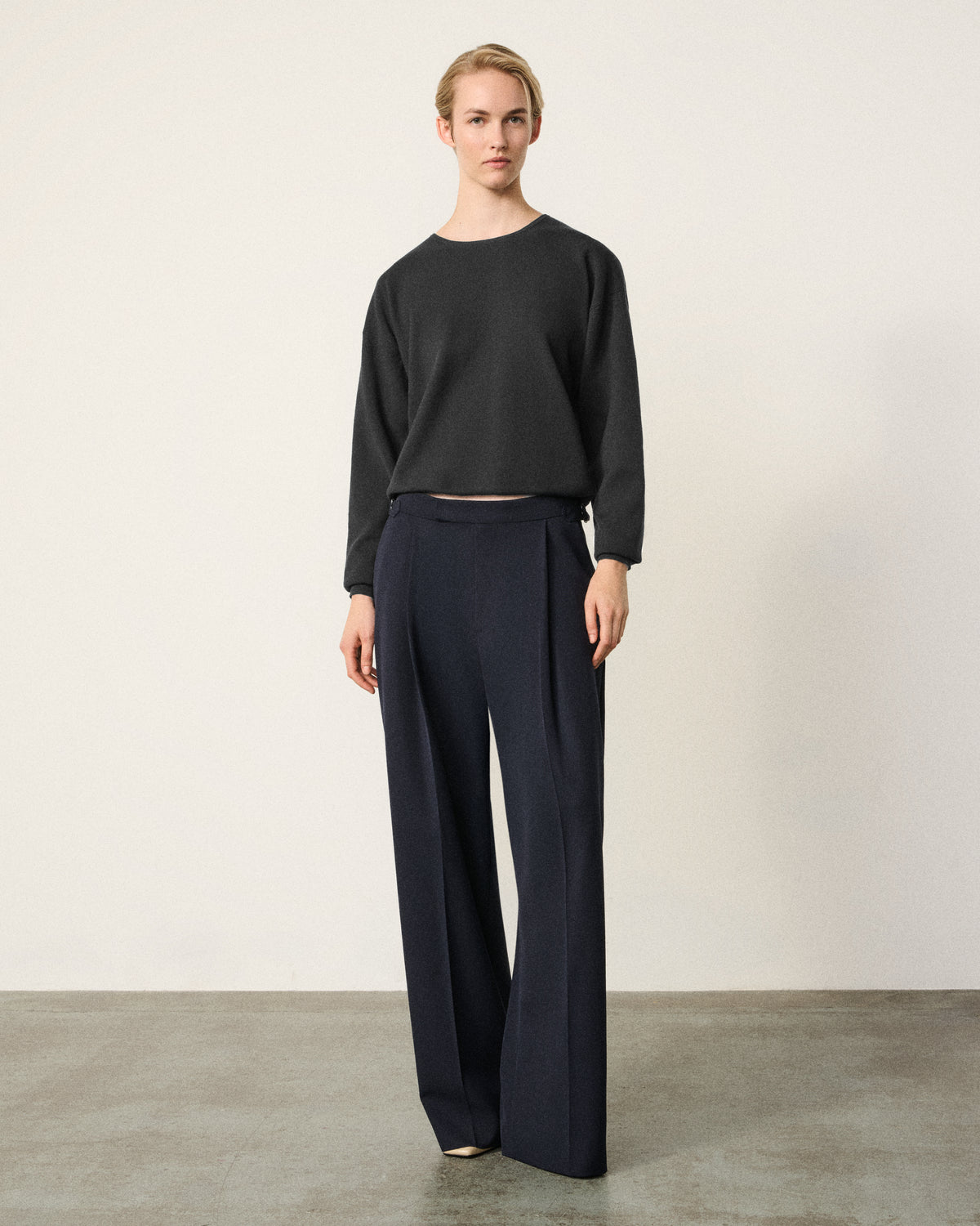 woman front, indigo milano knitted sweatshirt
