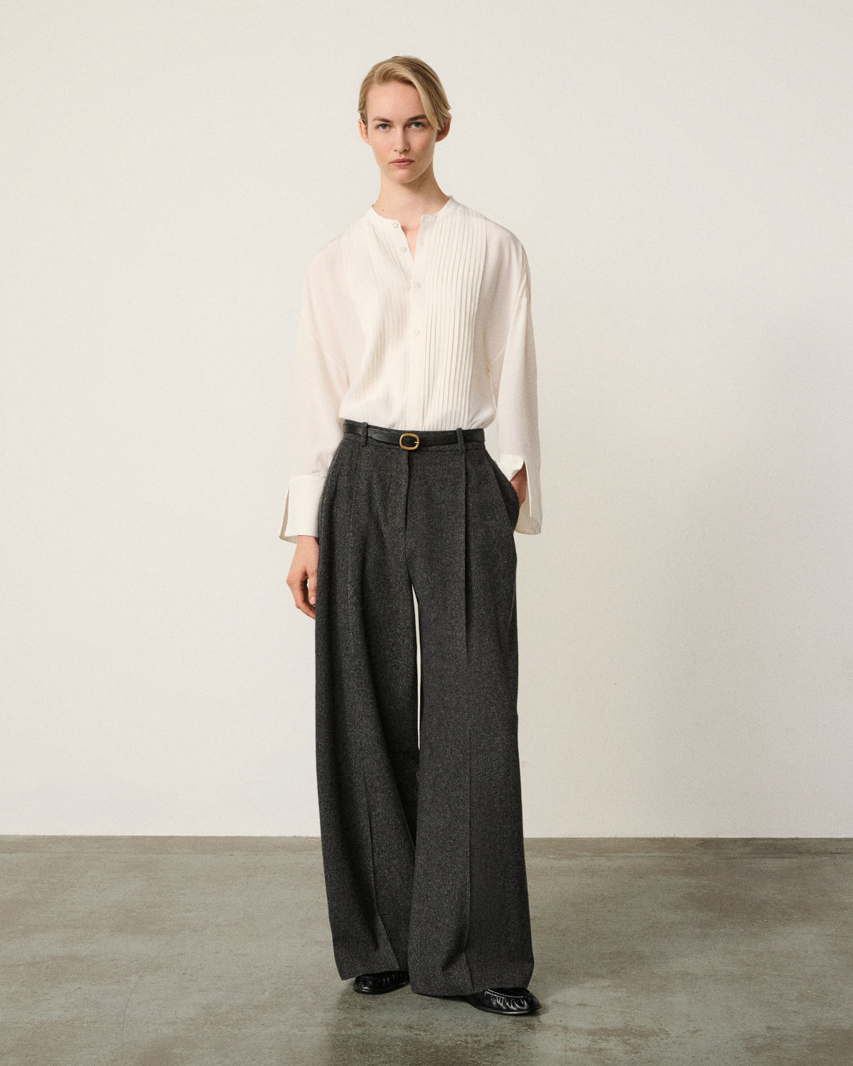woman front, dark grey wool wide leg pant
