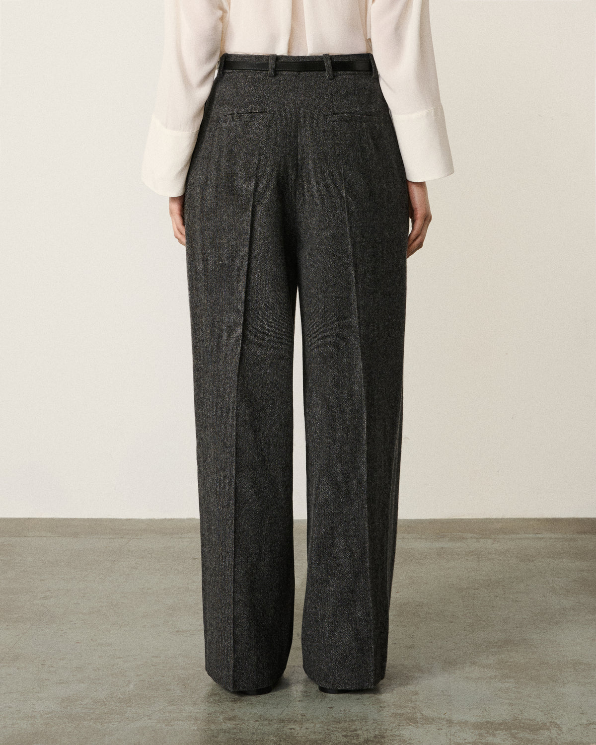 woman back view, dark grey wide leg pant