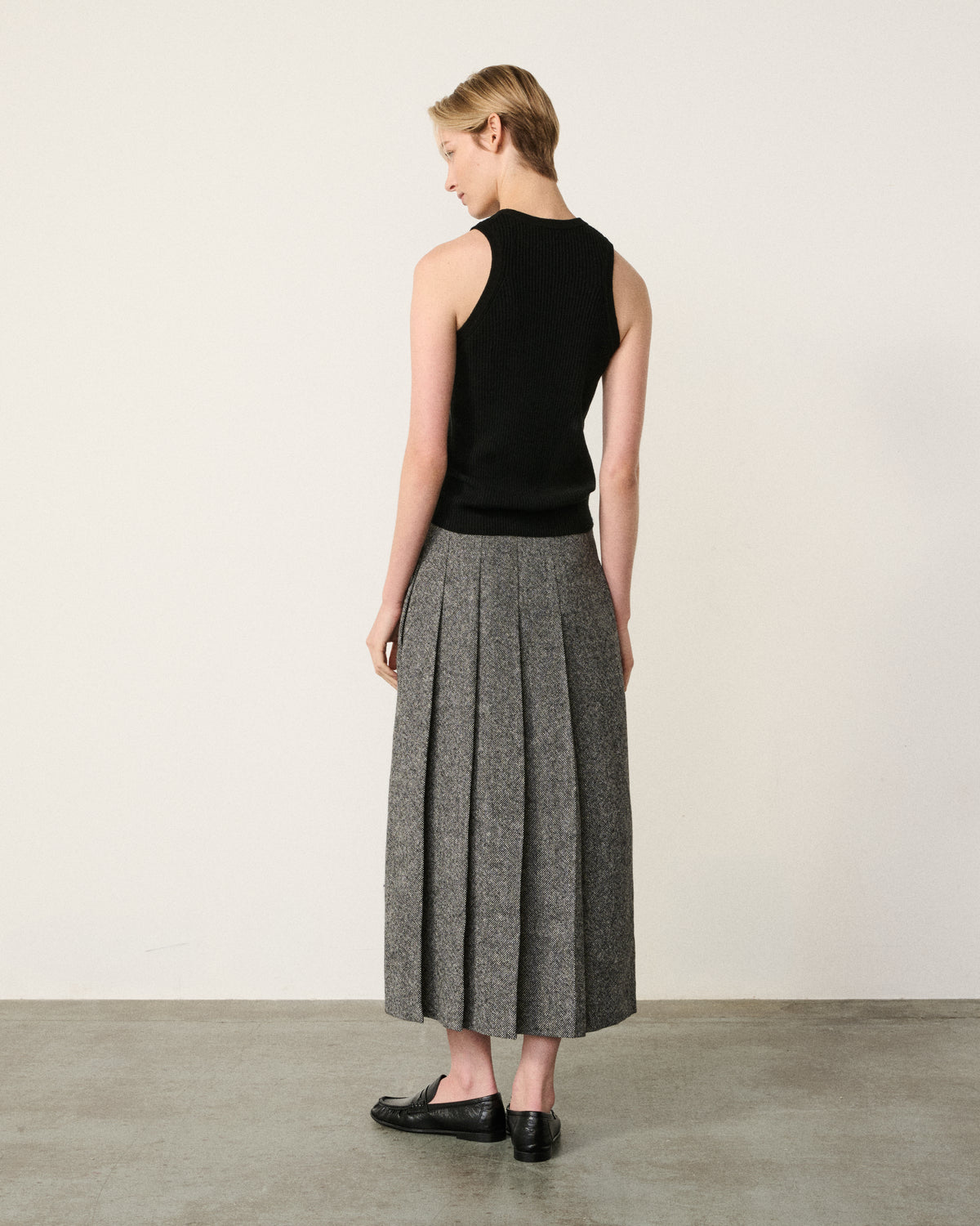 woman back view close-up, black racer vest