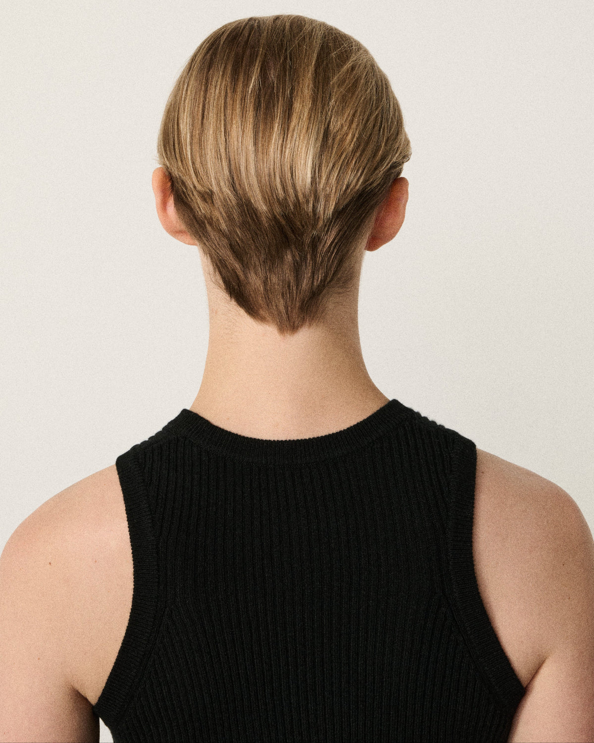 woman back view, black ribbed racer vest